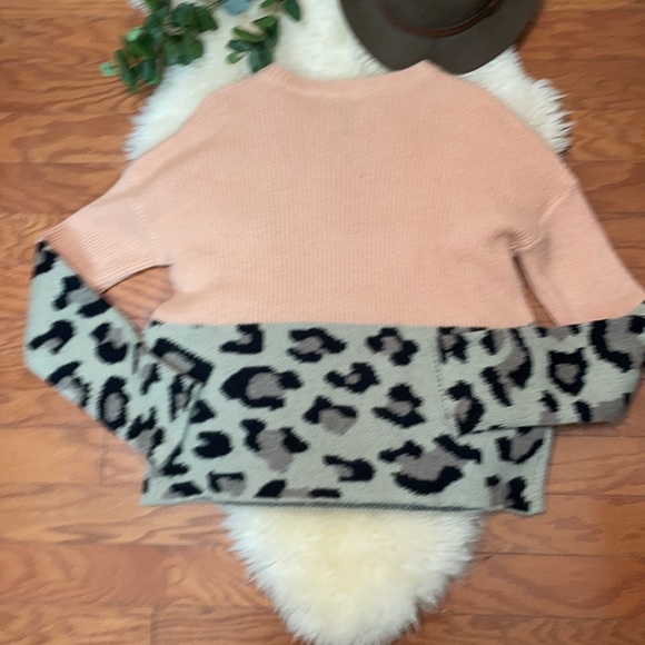 SPOT:LITE Crew Neck Women’s Sweater/ Pink & Animal Small/Medium - Picture 5 of 7